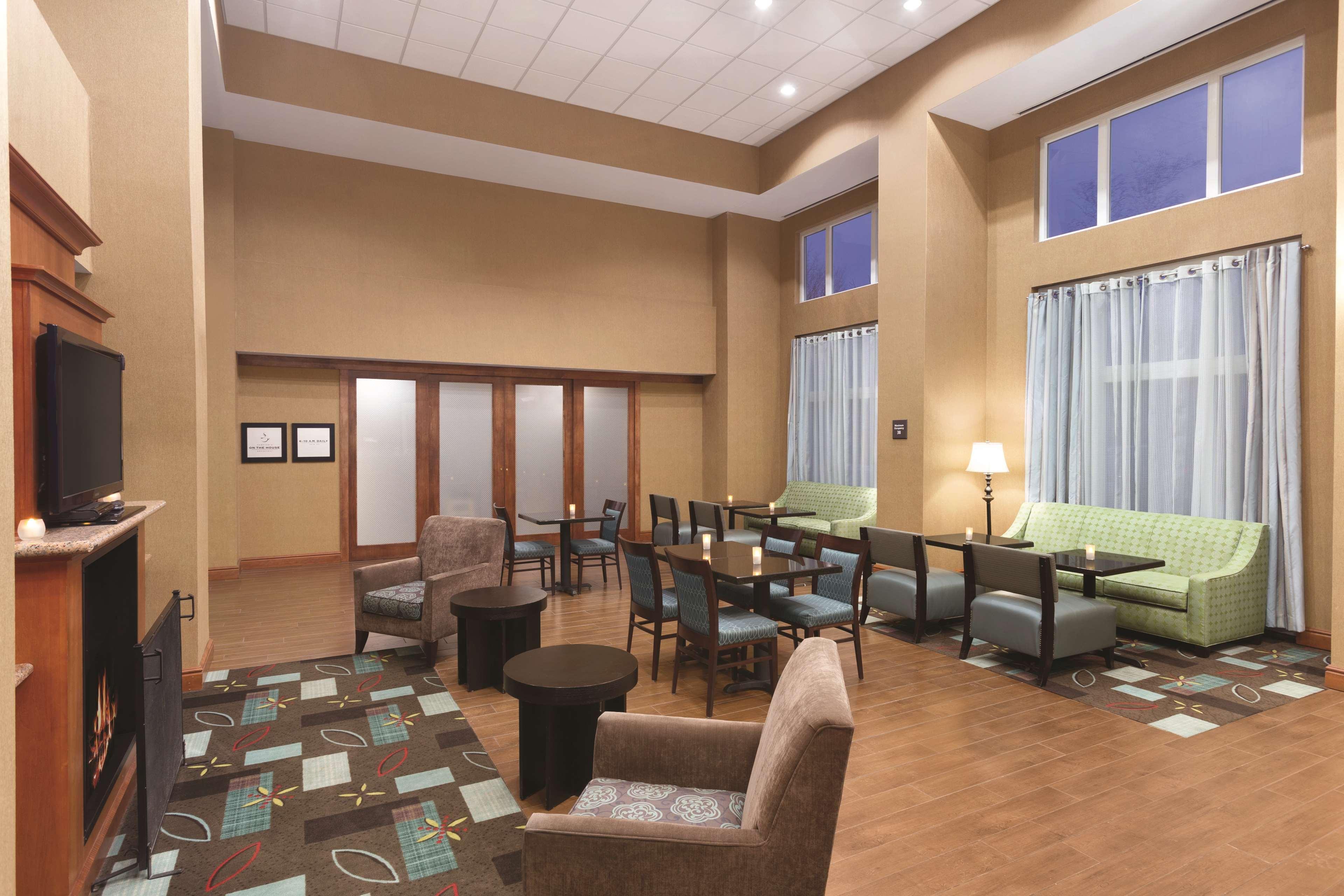 Hampton Inn & Suites Greenfield Ngoại thất bức ảnh