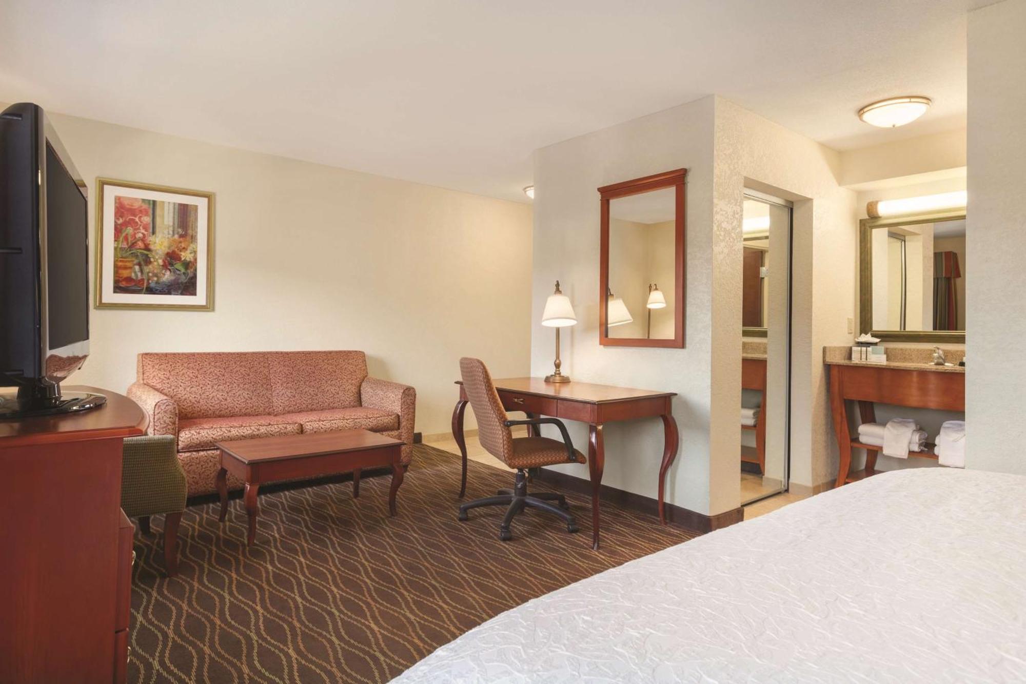 Hampton Inn & Suites Greenfield Ngoại thất bức ảnh