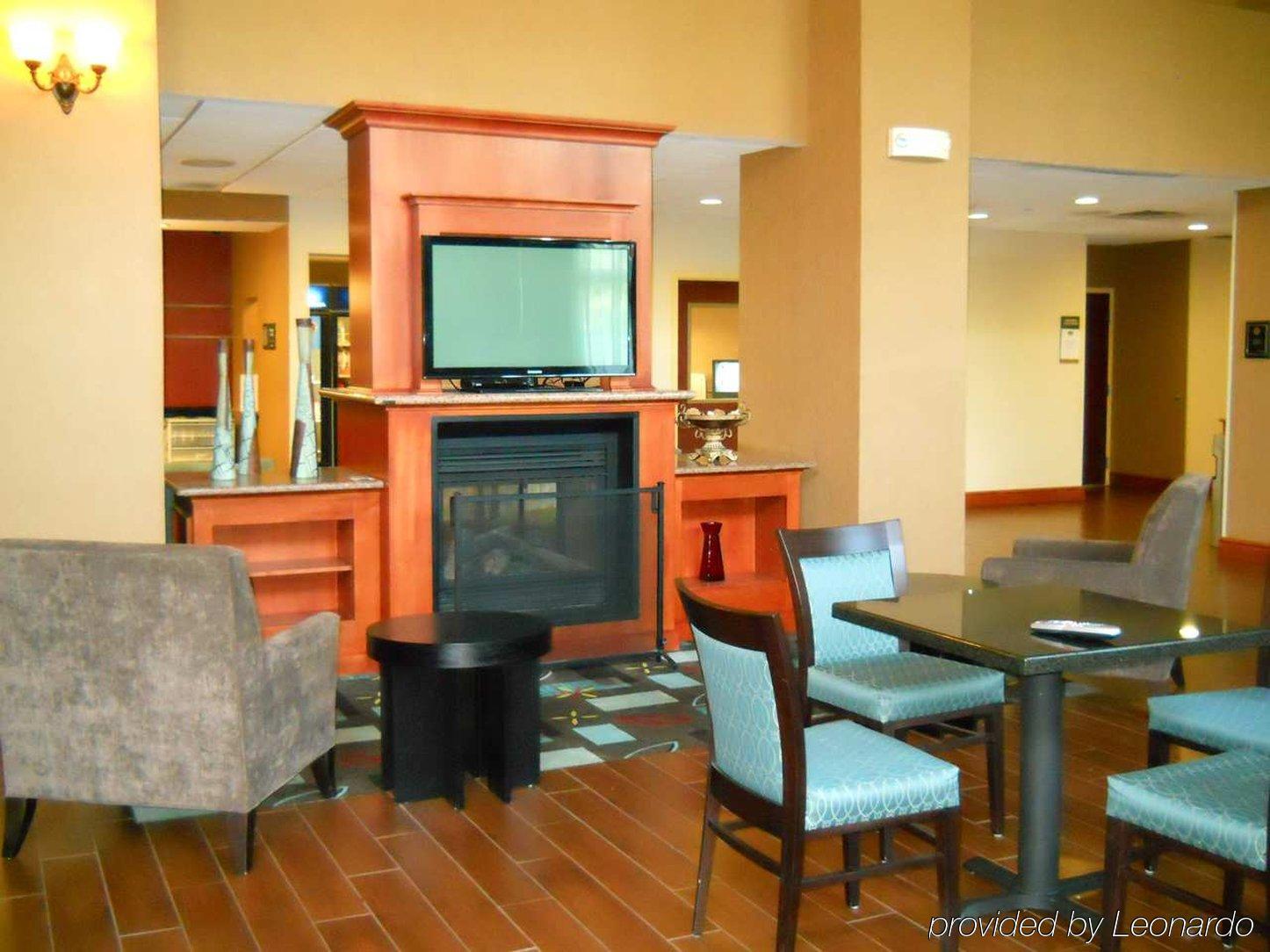 Hampton Inn & Suites Greenfield Ngoại thất bức ảnh